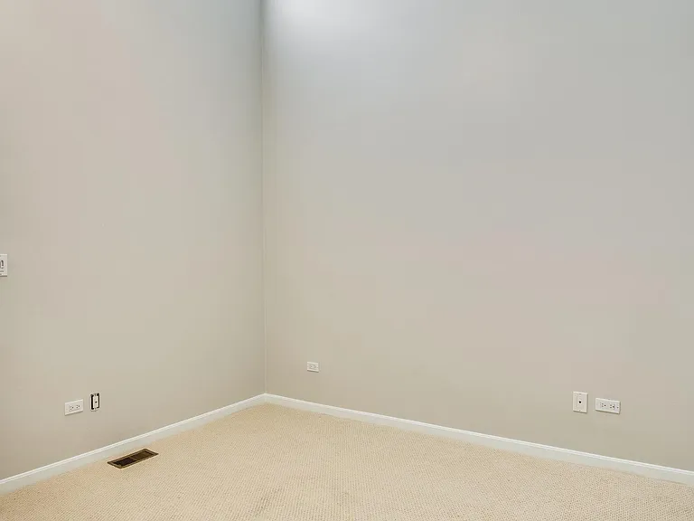944 N Crosby St — Photo 19