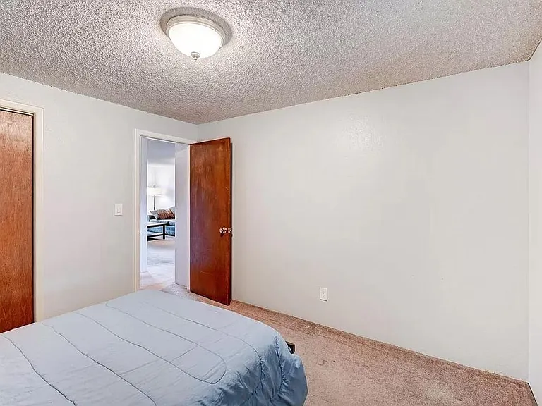 1005 Yank St — Photo 13