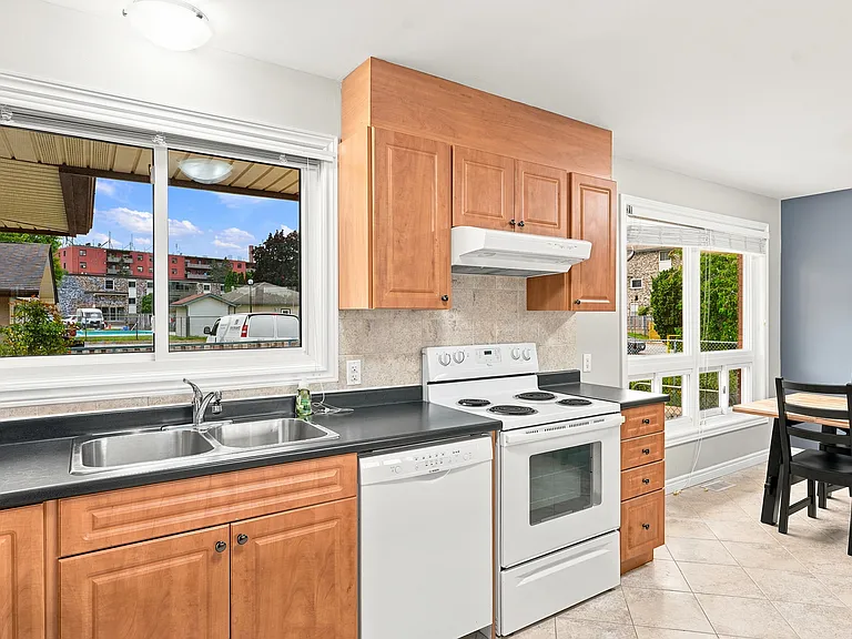 240 Lakeshore Rd #1 — Photo 6