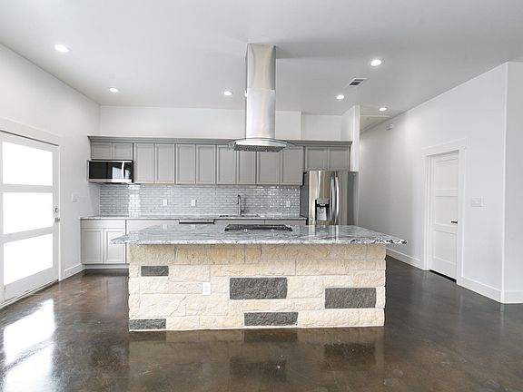 4th image of 604 Driftwood Lane