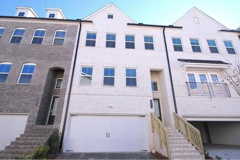 4 bed, 3.5 bath, 2787 sqft, $3,200 — Photo 1