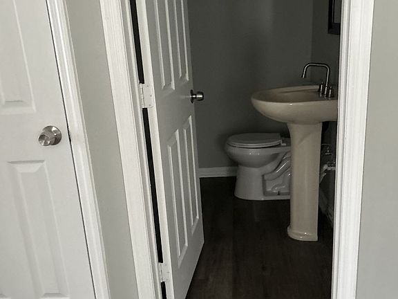 2nd image of 920 Lamore St