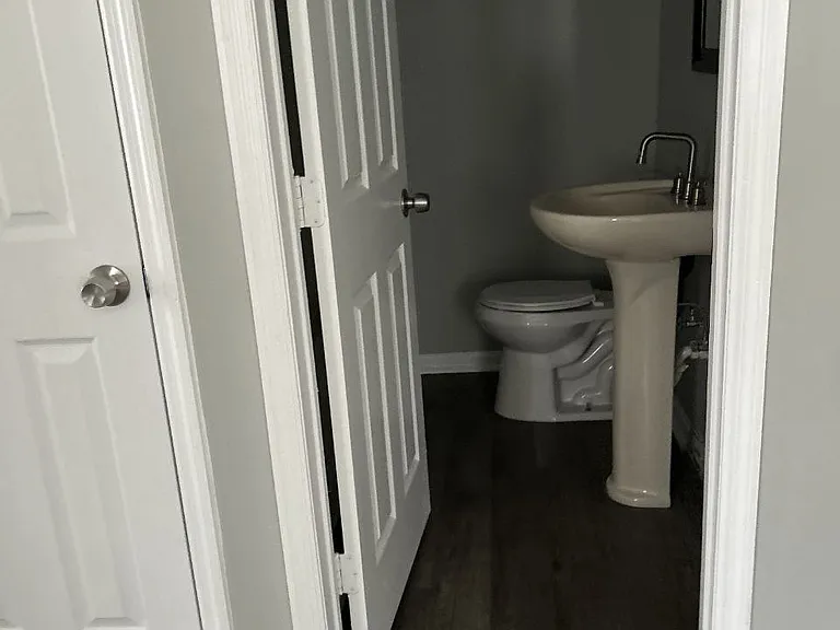 920 Lamore St — Photo 2