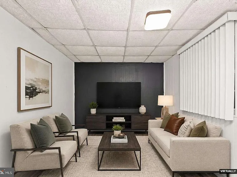 111 Shetland Cir #6 — Photo 2