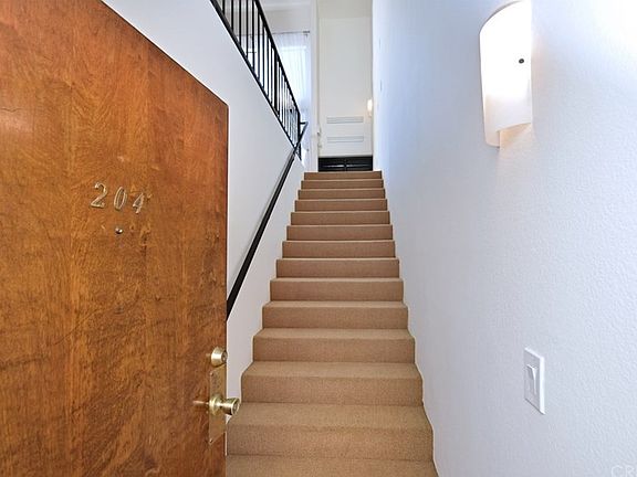 5th image of 5255 Bellingham Ave Unit 204