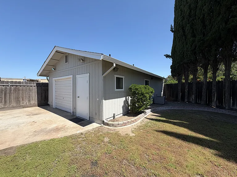 1120 Landreth Ct — Photo 14