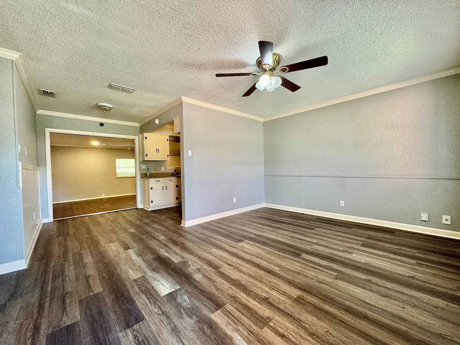 3 bed, 1167 sqft, $1,400 — Photo 2