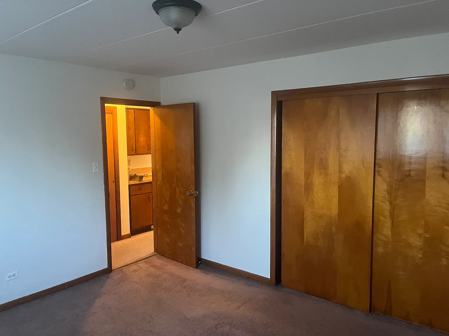 1 bed, 800 sqft, $1,025 — Photo 3
