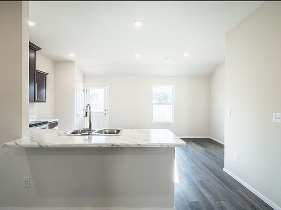 5th image of 4401 Sackett Ave