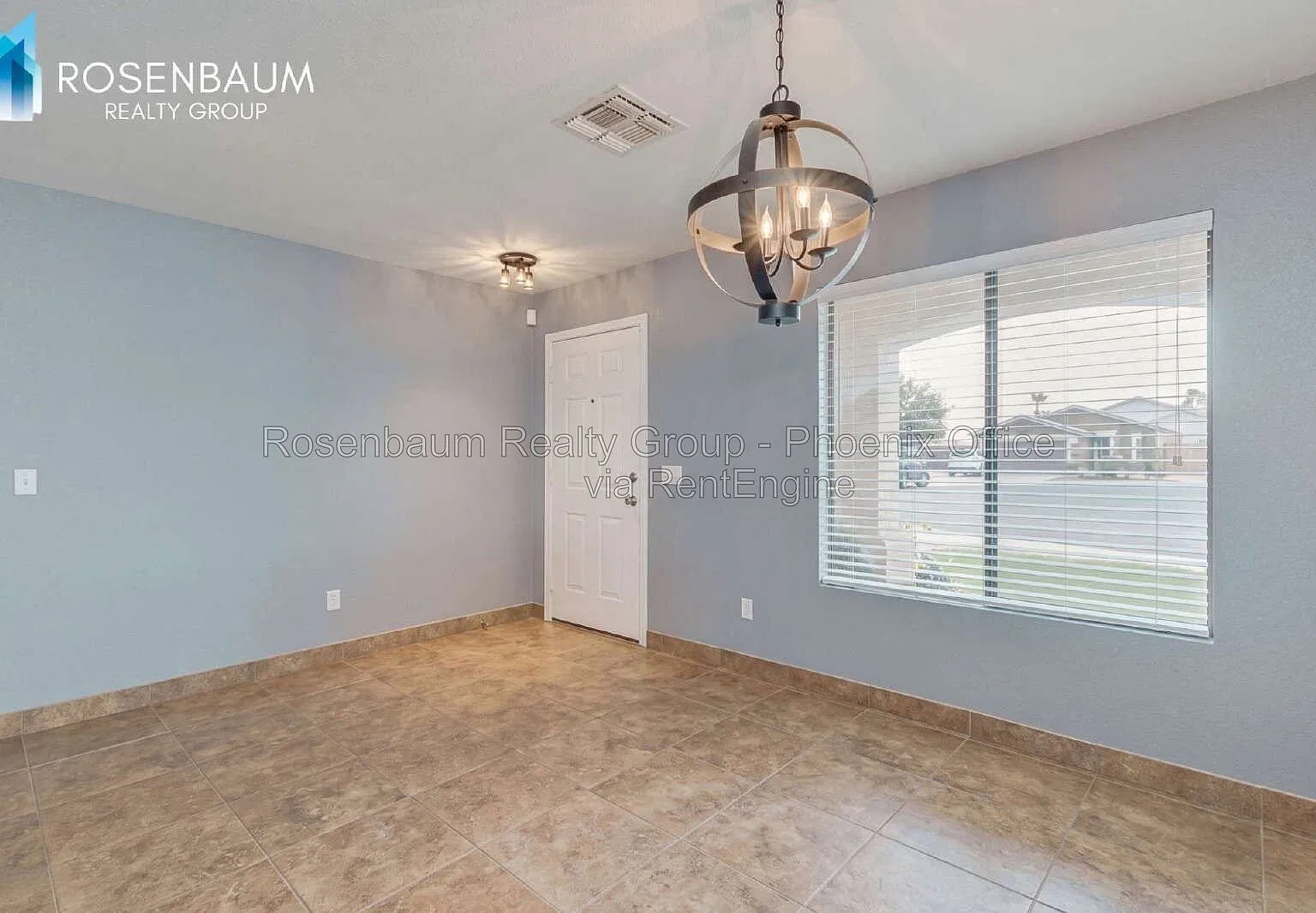 4 bed, 2.5 bath, 2205 sqft, $2,200 — Photo 4