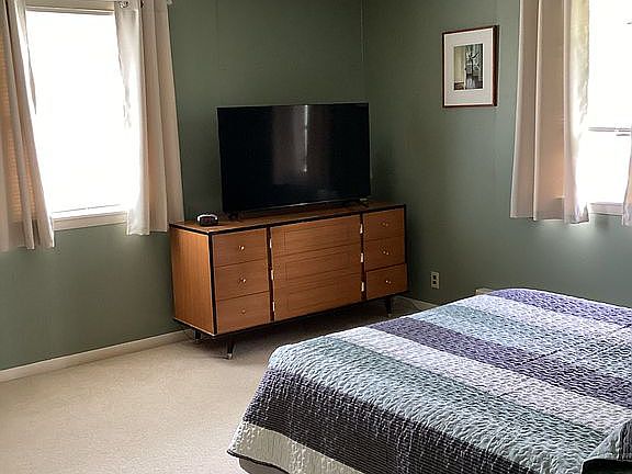 2nd 13.6x12 bedroom
