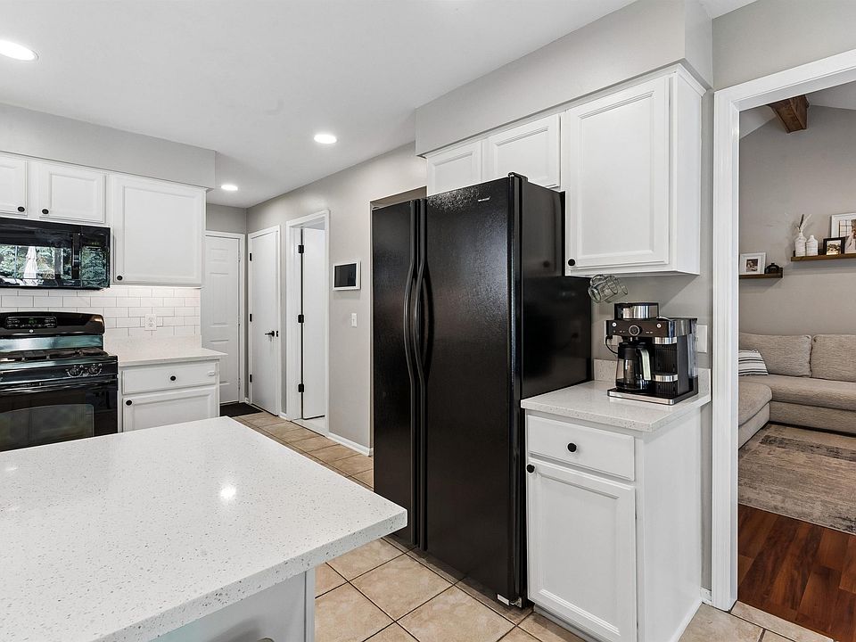 46671 Oak Pointe Dr, photo 10