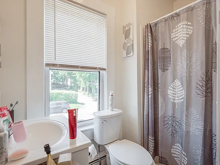 3 bed, 1000 sqft, $2,350 — Photo 4