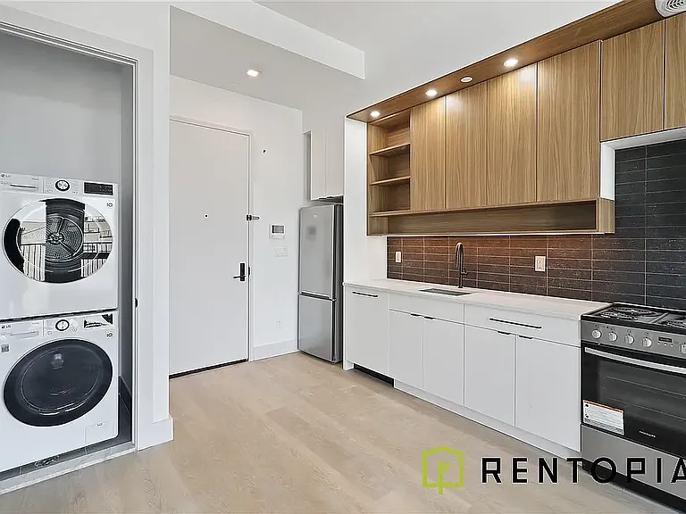 74 N 1st St #6T — Photo 4