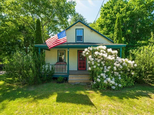 6 Thomas Street, Camden, ME 04843