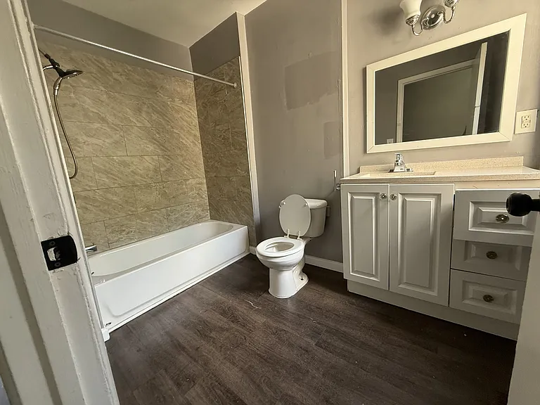 537 Newton Ave — Photo 5