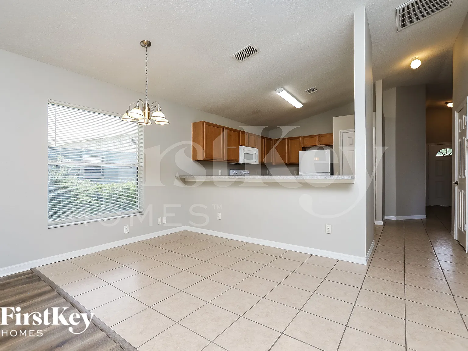 3 bed, 2.0 bath, 1221 sqft, $2,255 — Photo 4