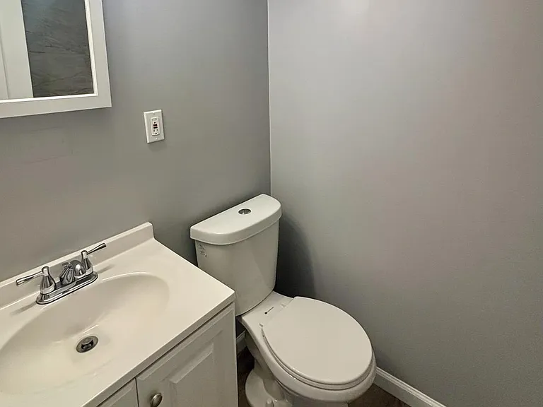 262 Crown Point Rd #B — Photo 6