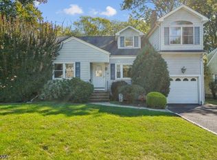 25 Montgomery Rd, Livingston, NJ 07039