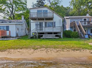 67003 Lakeshore Dr, Dowagiac, MI 49047