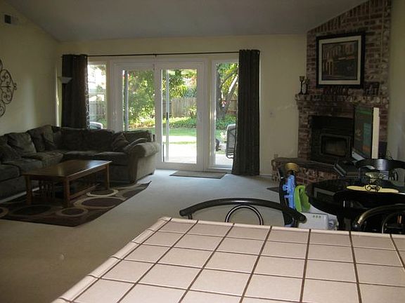 3rd image of 2821 Canterbury Cir