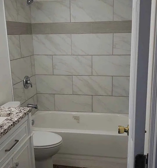 398 S Central Ave #B — Photo 4