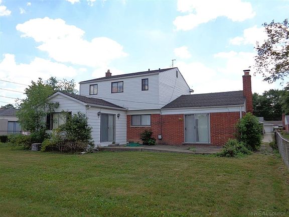 3rd image of 833 Sheffield Dr
