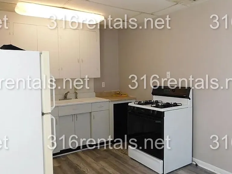 School Apartments — Photo 8