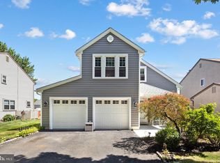 12 Pebble Dr, Horsham, PA 19044