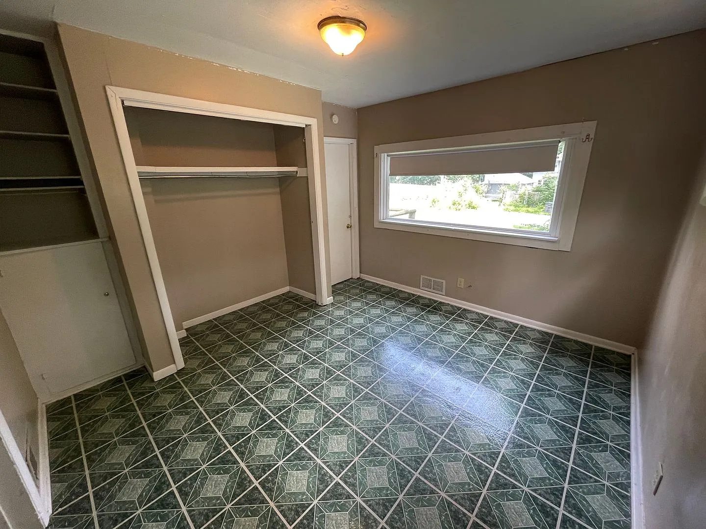 410 N Salisbury St — Photo 3