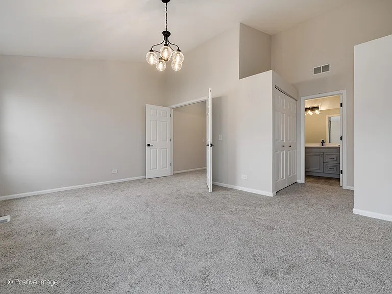 1056 Woodhill Ct — Photo 12