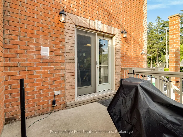48 Mississauga Rd N #1 — Photo 23