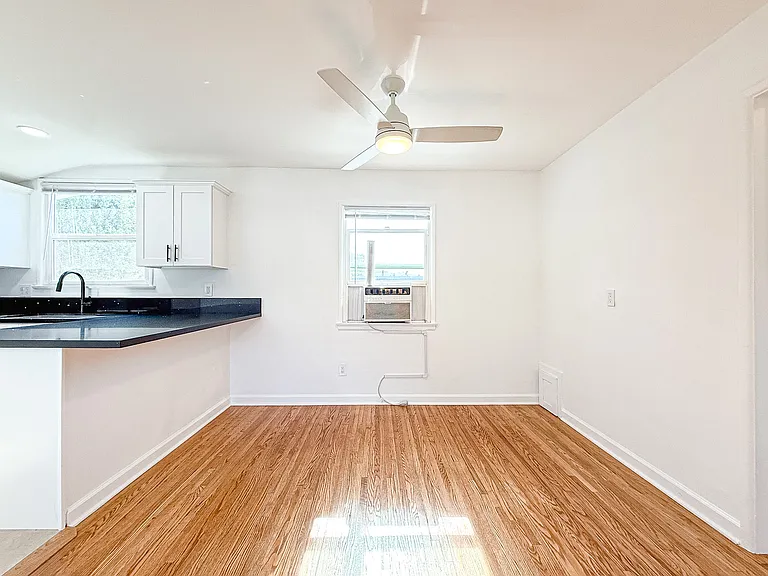 331 W Windsor Rd #1 — Photo 7