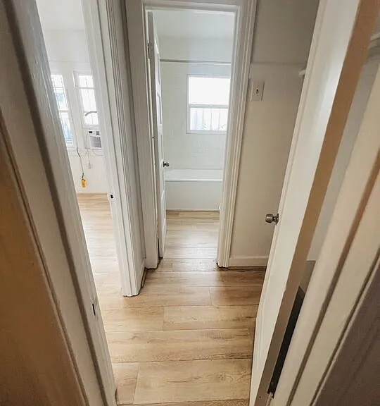 936 S Berendo St — Photo 14