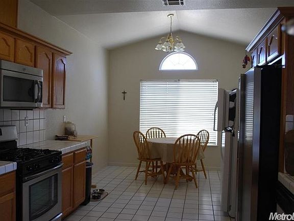 3rd image of 104 Fuller Ct
