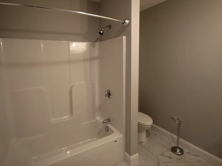 316 Commercial St #2A — Photo 9