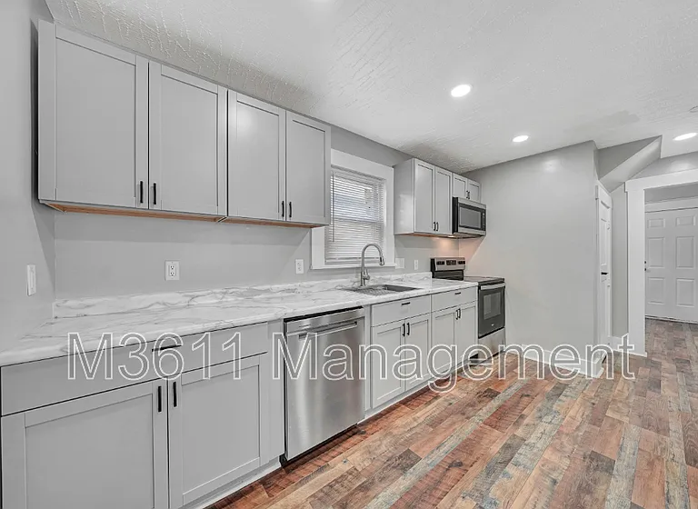 2503 S 8th St — Photo 11