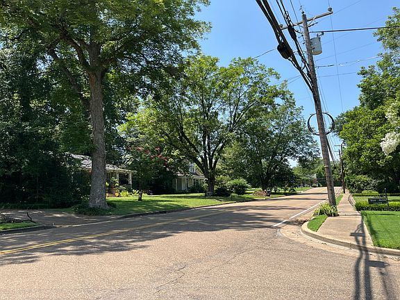 3rd image of 104 Church St