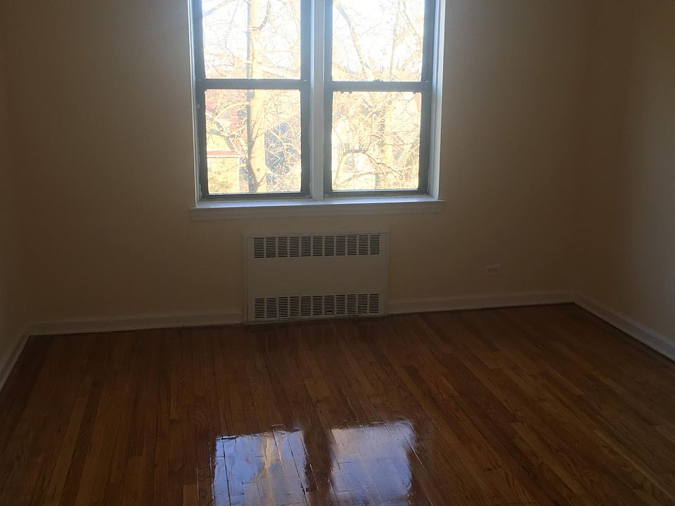 2nd image of 86-20 Park Ln