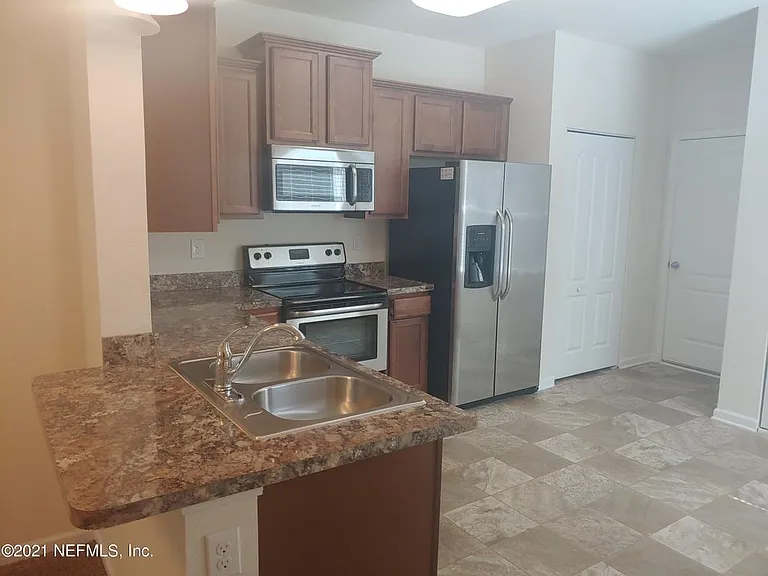 340 Servia Dr — Photo 4