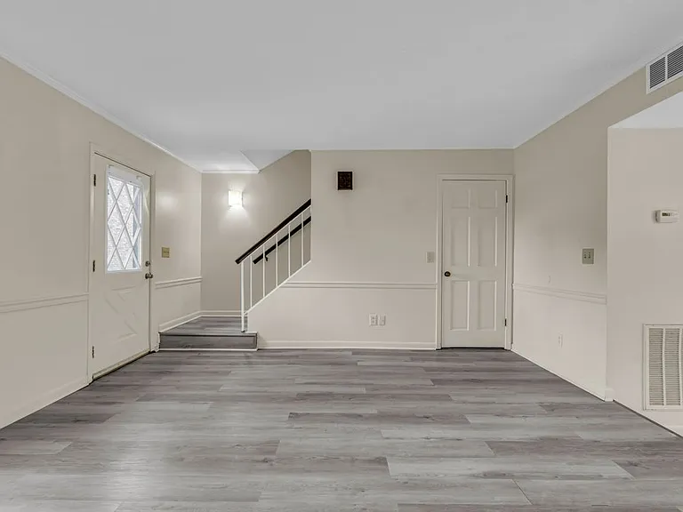 400 Forrest Blvd #15 — Photo 5