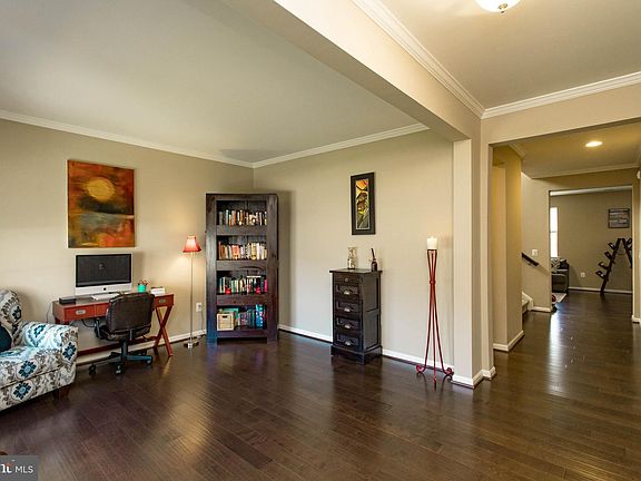 4th image of 46 Daffodil Ln