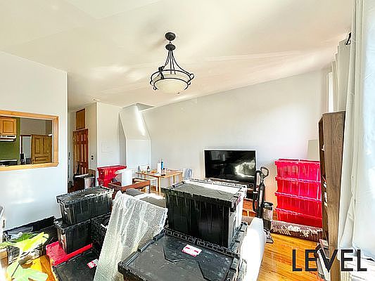 4th image of 704 Washington Ave APT 3