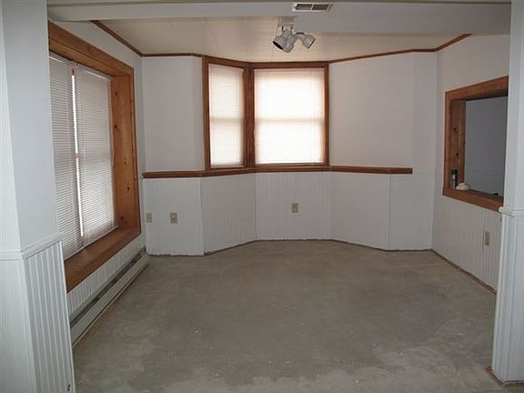 3rd image of 101 Killarney Dr