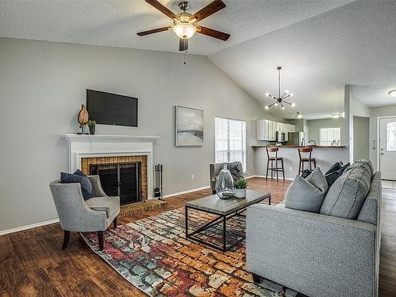 2nd image of 421 Picketts Dr