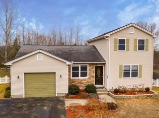 39 Plain St, Easthampton, MA 01027