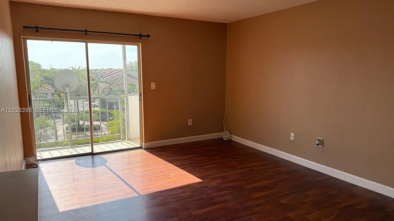 South Shore Condo — Photo 2
