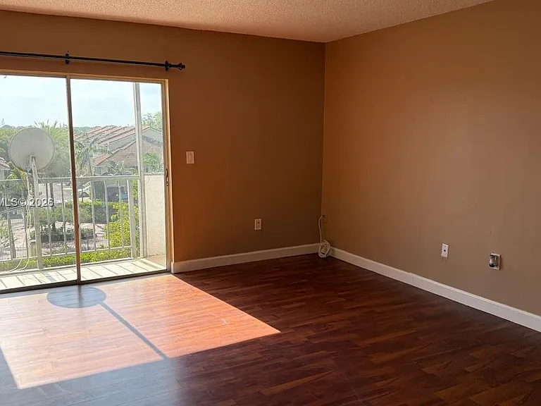 8950 NE 8th Ave #405 — Photo 2