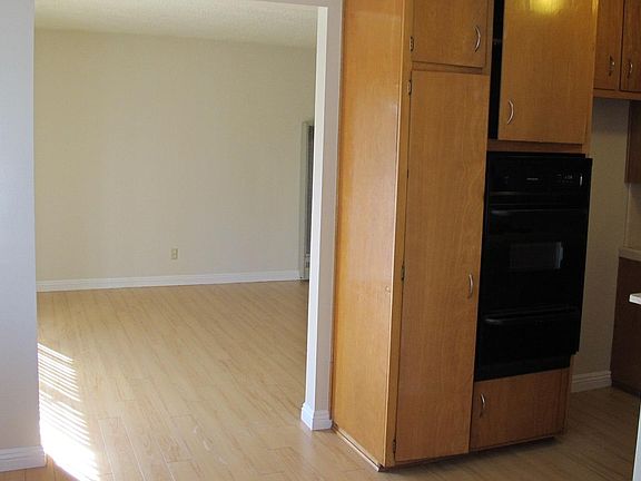 3rd image of 227 N Kenwood St APT 5