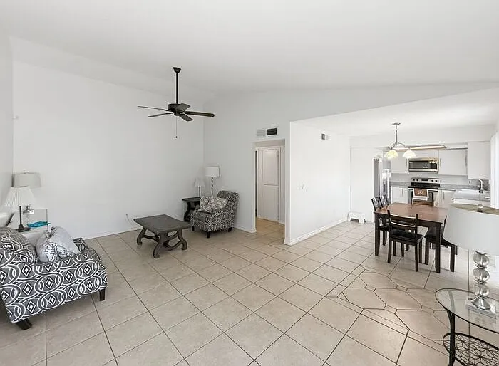 3 bed, 2.0 bath, 1258 sqft, $1,900 — Photo 4